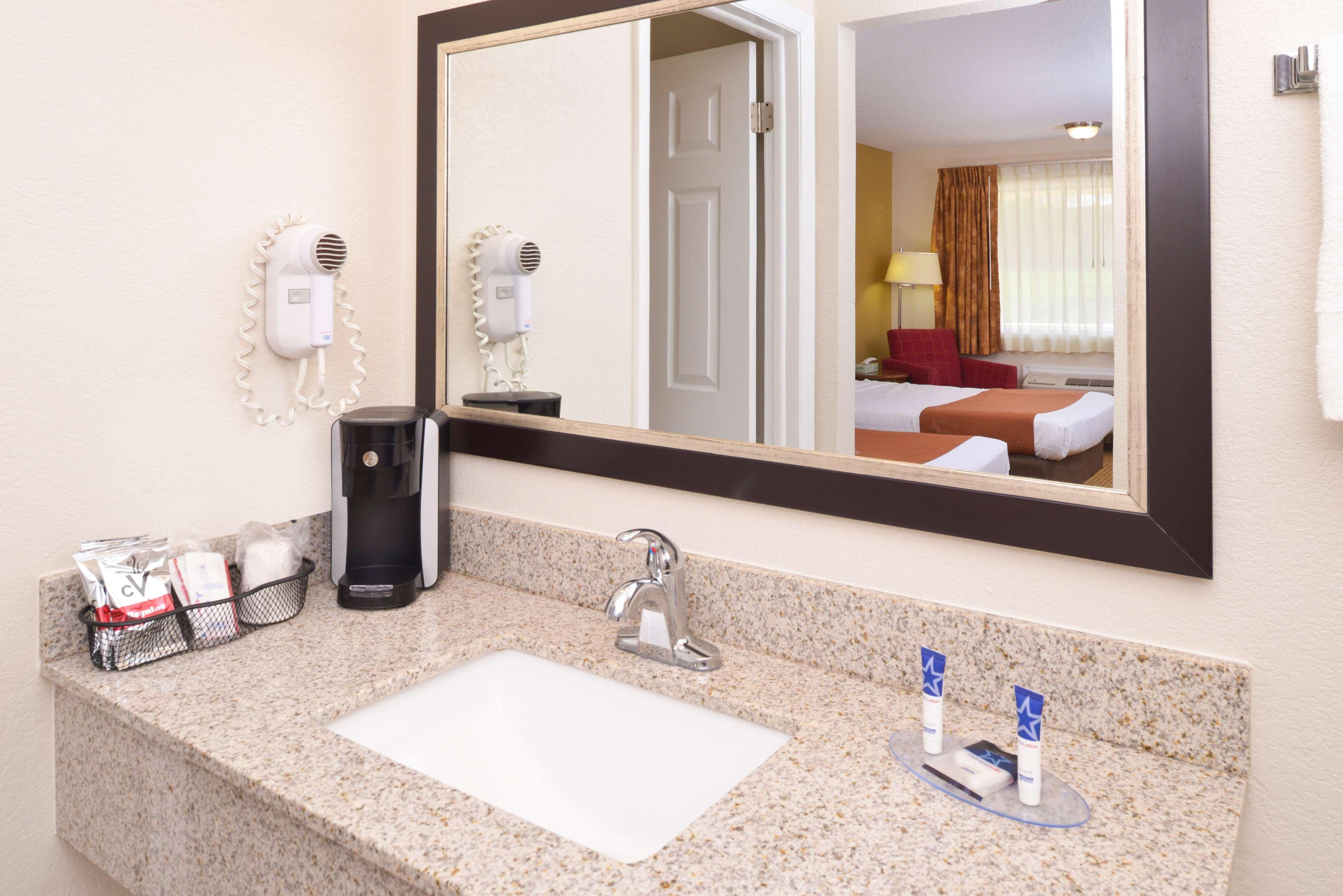 Americas Best Value Inn Plattsburgh Eksteriør billede