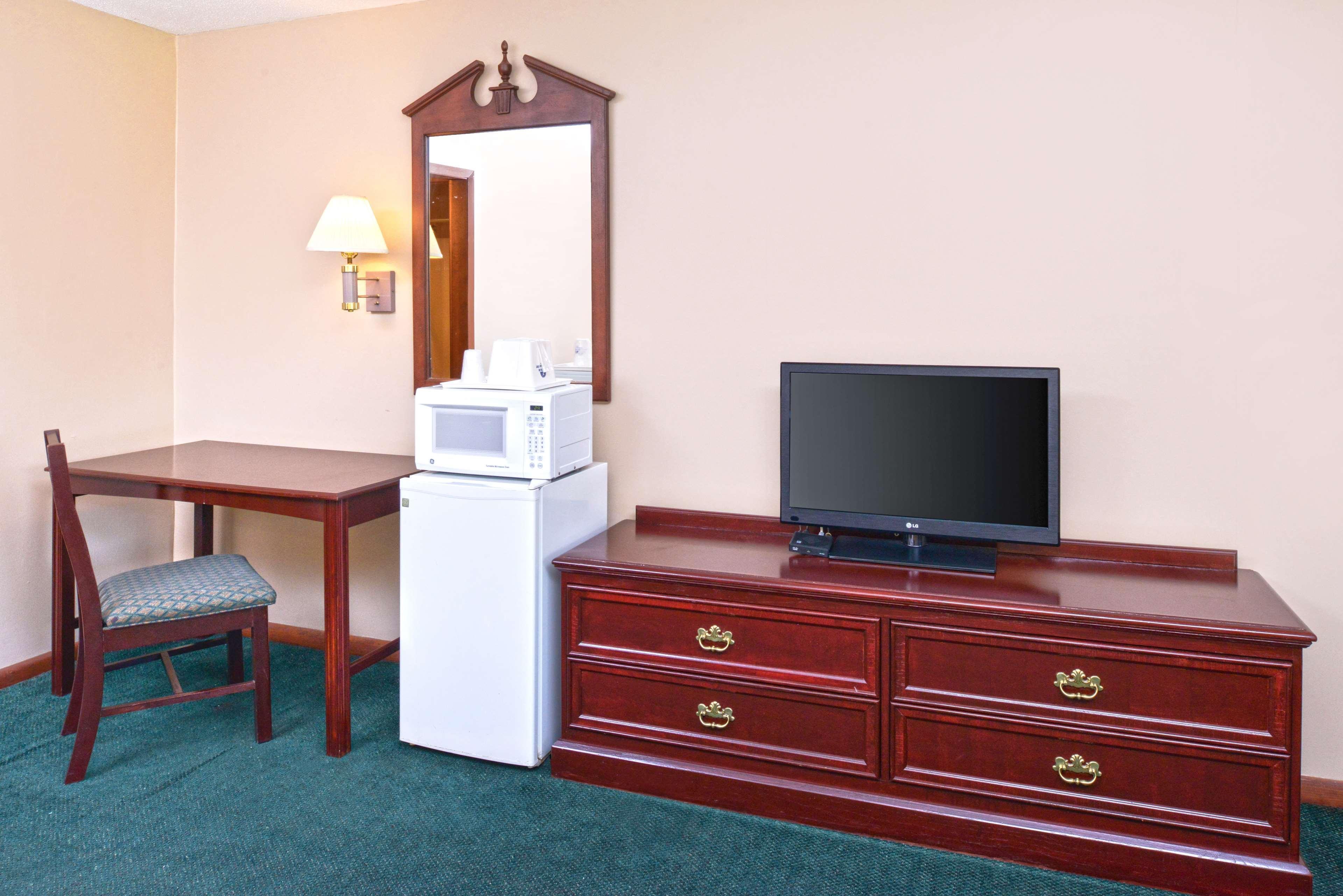 Americas Best Value Inn Plattsburgh Eksteriør billede