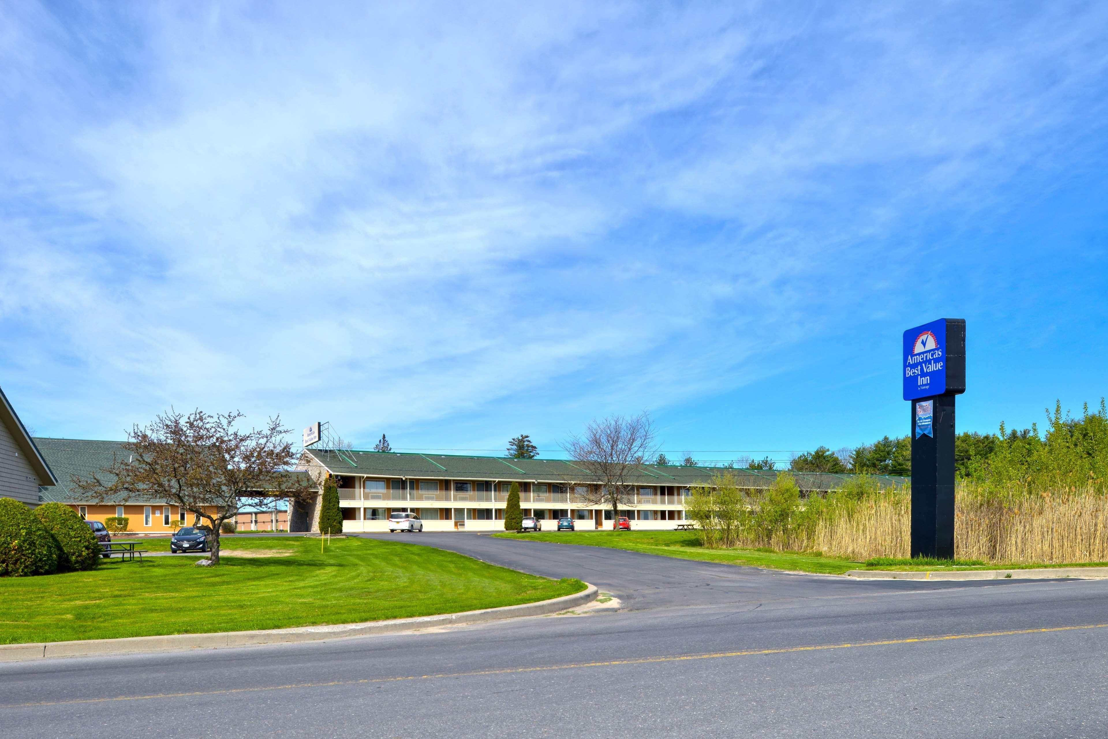 Americas Best Value Inn Plattsburgh Eksteriør billede