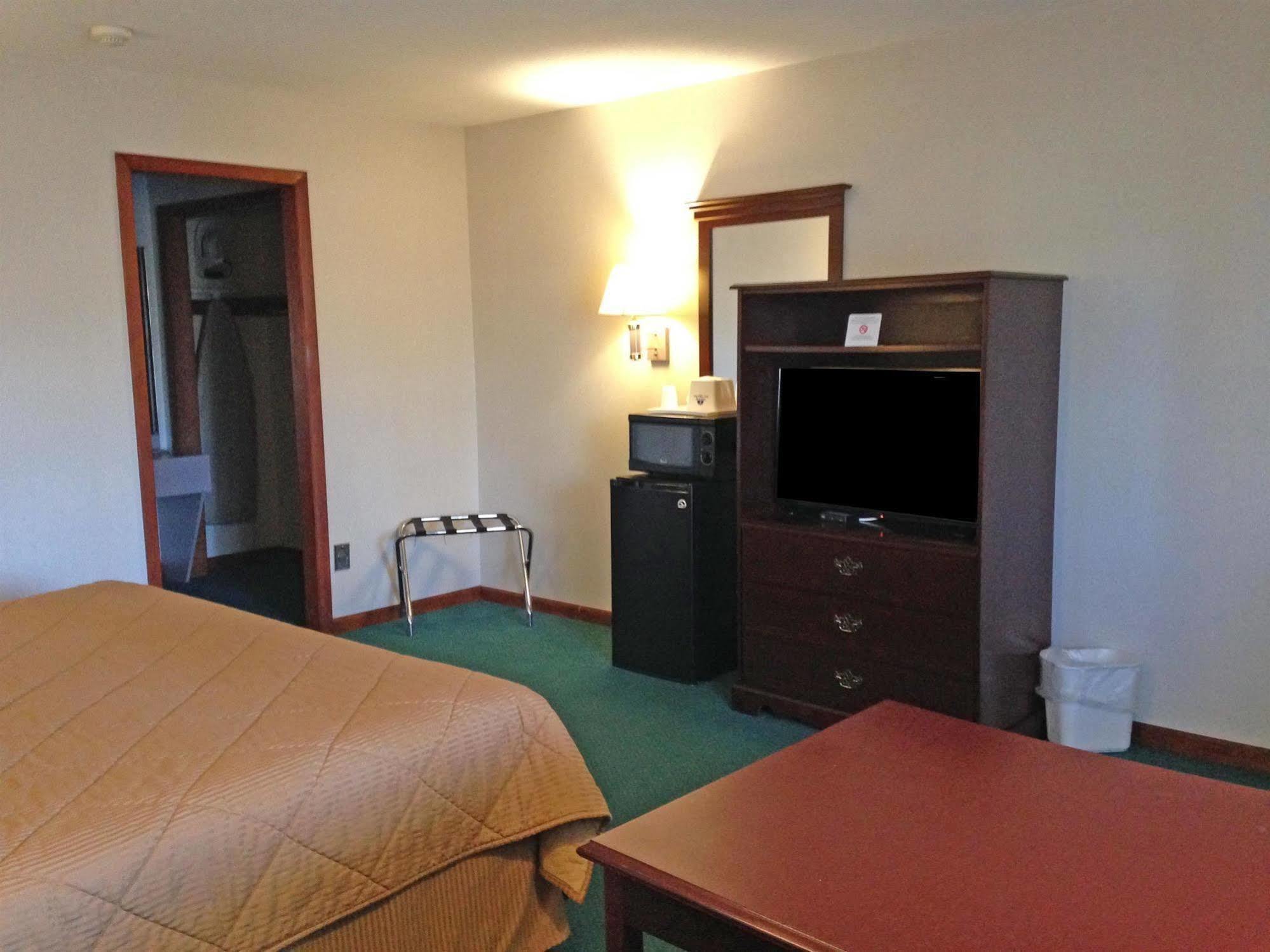 Americas Best Value Inn Plattsburgh Eksteriør billede