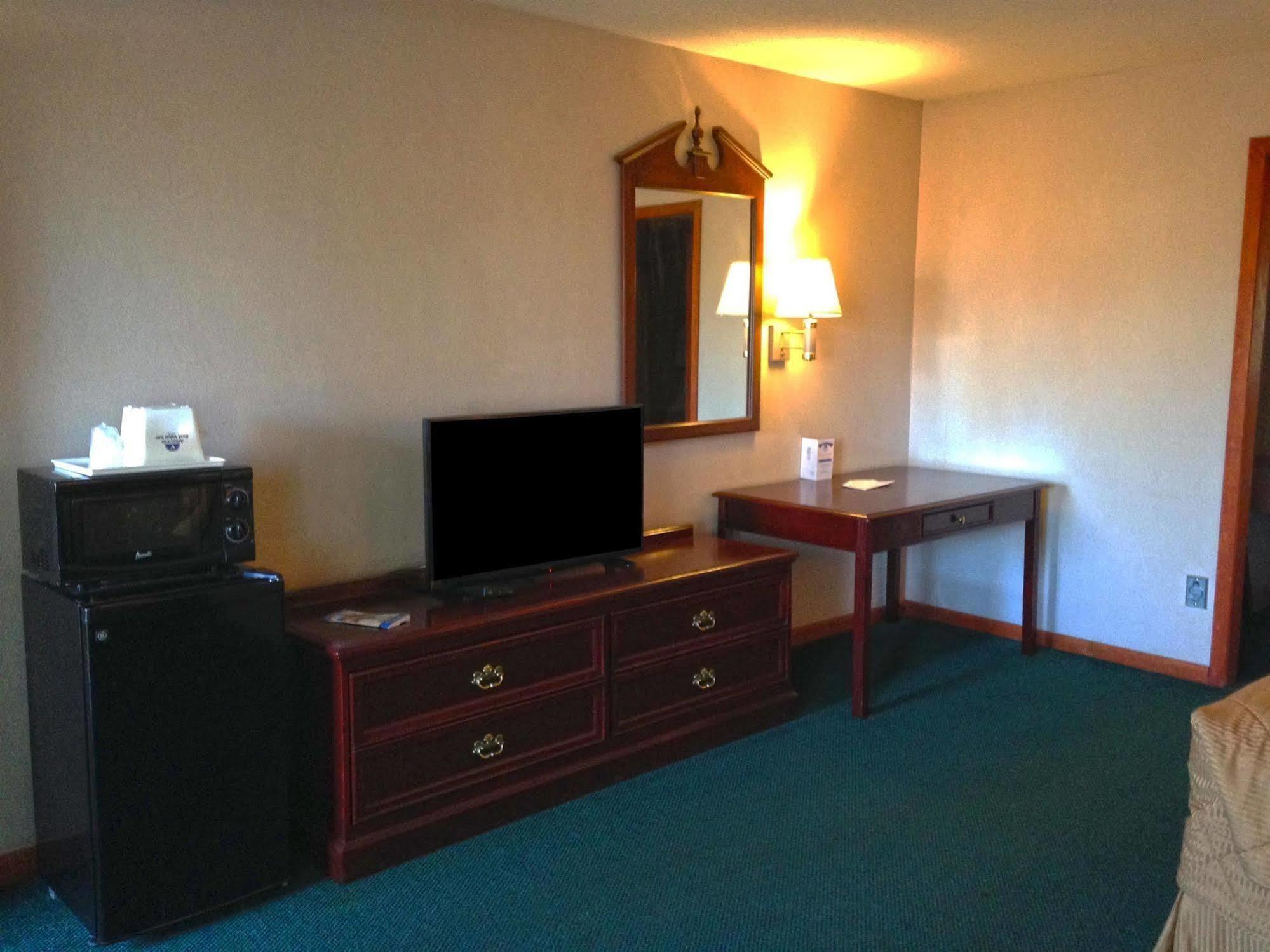 Americas Best Value Inn Plattsburgh Eksteriør billede