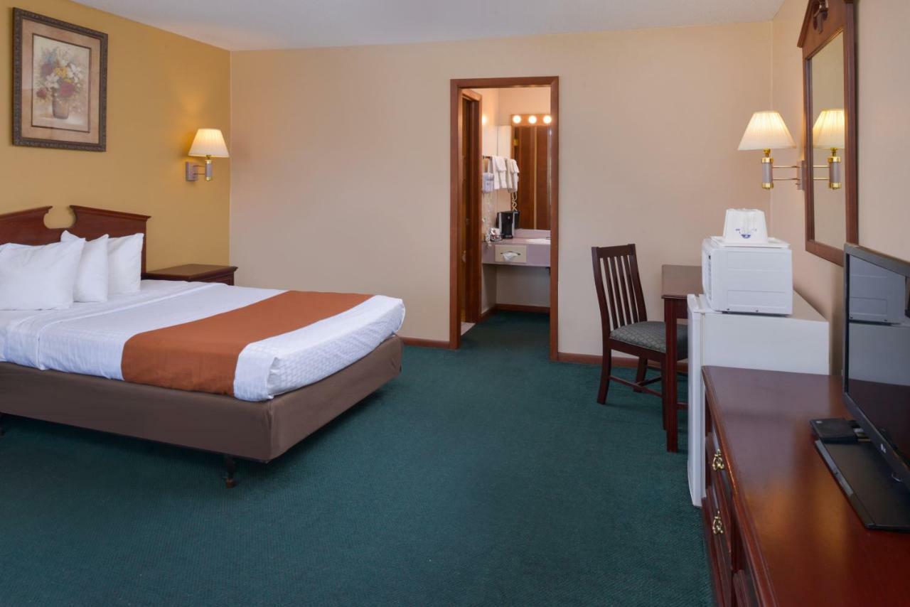 Americas Best Value Inn Plattsburgh Eksteriør billede